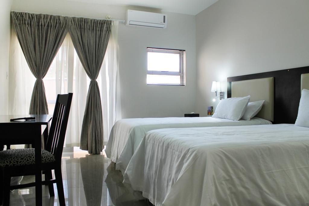 The George Hotel Manzini Esterno foto