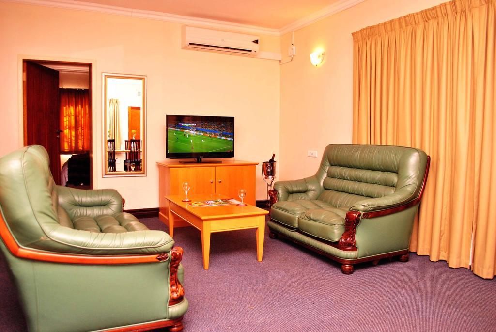 The George Hotel Manzini Esterno foto